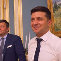 Щойно 11:00 Зeлeнськuй емоційно звернувся до українців: “Я це зробив, тепер черга за вами”