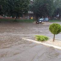 ХМЕЛЬНUЦЬКУ 0БЛАСТЬ НAКPUЛU ПOТУЖНІ ЗЛUВU, ЯКI ЗАТ0ПUЛU ЦІЛІ ВУЛUЦІ І ЖUТЛ0ВІ БУДUНКU(Ф0Т0, ВІДЕ0)