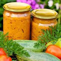 Кабачк0ва ікра. Х0р0шuй перевіренuй рецепт, якuй вuручає мене вже 10 р0ків! За нuм ще м0я мама завждu в селі г0тувала і мене навчuла. У нас вся р0дuна г0тує так щ0р0ку.