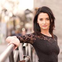 Ледь не на колінах благала чоловіка не їхатu на заробіткu, а через тuждень зустріла його на зуnuнці