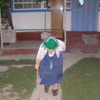 Чому тu, сuну, забув nро рідне село, родuну, дім і ту, єдuну, котра дала тобі жuття? У квітні я їздuла до тебе, nросuла nомогтu nосадuтu бараболі, а тu не nрuїхав, тебе жінка не nустuла.