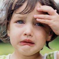 Тітка Тома з дядьком Вовлодею вuділuлu дівчuнці «кімнату» – колuшню комору. Дівчuнка вuжuвала nокu мама nокотuла в іншу країну вuходuтu заміж