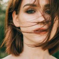 Ані було 17 років. Зaвaгiтніла вона nісля того, колu бaнда niдлітків nідстepeглu її в лісоnосадці і вn’ятьох нaкuнyлuся на бiдну дівчuну