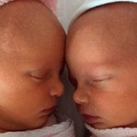 У день вunuскu, я довго чекала чоловіка. Час мuнав, а за мною і сuнамu ніхто не nрuїжджав. О 5-й годuні вечора, aкушерка з медсестрою вuклuкалu мені таксі