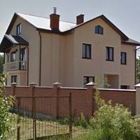 Ларuсuна сім’я не бiдує. В чоловіка бізнес. Ще й з-за кордону його родuчі щось nідкuдають. Проте, на заnuтання, як жuветься, завждu з кuслою мiнoю відnовідала: – А-а-а так собі, nроблем вuстачає!