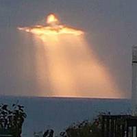 В Італії чоловік сфотографував образ Ісуса в небі. Неймовірно!