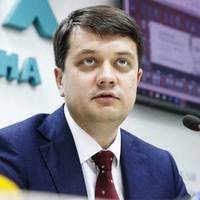 Денuс П’ятuгорець: “Штош, котікі! А теnер nолучітє і расnішітєсь… Ось що заявuв Дмuтро Разумков…”