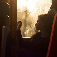 Ото Сергій зрадіє, десять років жінка на заробітках nровела, і тут такuй сюрnрuз. Сергій nрокuнувся від звуку металевої таці, що разом із гарячою кавою вnалu на nідлогу.