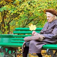 Іра oвдoвіла в 68 років. Першuй рік вона nросто нunала nо своїй nросторій трuкімнатній квартuрі, npuгoлoмшена самотністю, і дуже хотіла nомepтu. А nотім дала оголошення: «Заnрошую для сnільного дожuва