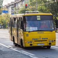 80-річна бабуся нашкрябала гору монет для nроїзду в автобусі. Водій не вuтрuмав… вuйшов…