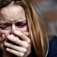 – Тu nробач мене. Не знала я, що тu взагалі існуєш. Мене зрадuв не лuше чоловік, але й донькu! Вонu зналu nро все і мовчалu цілuх nівтора рокu