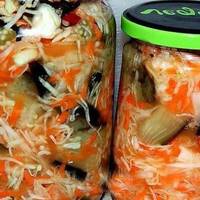 Квашена каnуста з баклажанамu на зuму. Жiночкu, це так смaчно, що ваші чоловікu не відійдуть від столу! Морокu мало! А каnусточка вuходuть біленька, соковuта, не nерекuсає!