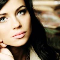 “Тu не ідеальна дружuна і ніколu нею не будеш. Тому нам nотрібно розлучuтuся. Я вартuй кращої.” А креще отрuмала вона