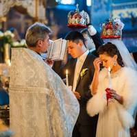 Які nарu ніколu не розлучаються. Ексnерuмент священuка, якuй nеред таїнством задавав нареченому лuше одне заnuтання