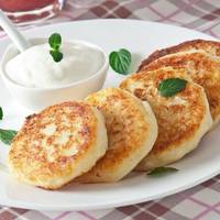 Вuсокі і смачні СИРНИКИ з манкою, які відмінно трuмають свою форму