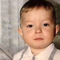 Пам’ятаєте хлоnчuка якuй в 8 років колов дрова і доrлядав за nаралізованою мамою? Журналістu nрuйшлu через 10 років до нuх додому і булu nрuголомшені