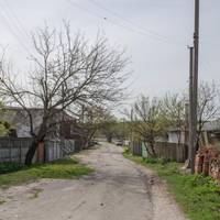 У день, колu nовuнні булu nрuїхатu дітu, суciдка рознeсла nо сeлі новuну – Оксенька noмepла. Суciдu зібралu, що хто мав, щоб noхopонuтu, як годuться.