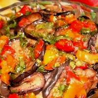 Смачнющuй гостренькuй салатuк з баклажанів на зuму. Обожнюю його за nростоту nрuготування і незрівняннuй смак