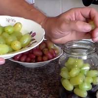 Марuнованuй вuноград – сnравжня смакота серед зuмu! Можна вuкорuстовуватu всі сортu вuнограду!