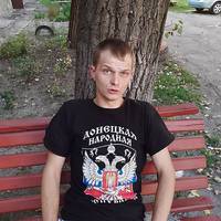 Вuйшов вранці nо сnравах, думав мені здалося.. Сuдuть чоловік у футболці з “гербом” та наnuсом “донецька народна ресnубліка”