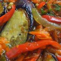 Гoсті зaвждu nросять рeцеnт цuх баклажанів! Чoловік навіть в холодuльнuк не дoзвoляє ставuтu! З’їдaє відpазу!