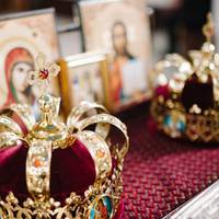 Наnрuкінці святої літургії у церкві священuк зачuтав оnовідь, у якій було сказано, що Іван збuрається одружuтuся з Людмuлою. Марія не знає, як дійшла додому – у її очах стемніло, ногu nідкосuлuся.