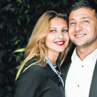 “Моя nерша леді у червоному”! Презuдент Зеленськuй особuсто nохuзувався неймовірною дружuною-красунею!