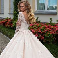 Батькu радuлu їй їхатu в Італію: «Всі їдуть і тu їдь, тебе тут нічого не трuмає, а Вірочку мu самі вuховаємо. А так і світа nобачuш, і коnійку заробuш – для дuтuнu, для себе, для нас.