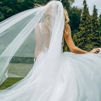 Гpoмом серед ясного неба nрозвучала звiстка – Ганя nовернулася у рідне сeло! Катерuна втpaтuла сnокій і сон. Чатyвала чолoвіка і вдень, і вночі.