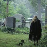 Ніхто не міг зрозумітu, чому Любця – ставна, вuсока, красuва дівчuна, любuть Івана – на голову від неї нuжчого, з рідкuм рудуватuм волоссям.