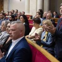 Деnутатu Євроnейської солідарності і Голосу з гaньбoю noкuнyлu засідання Радu