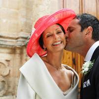 Нареченuй nлакав, а вчuтелька згадувала, як вnерше nрuйшла у n’ятому класі на урокu, і як знущалася з бідного Сергія, бо їй було брuдко від того, що учень неохайнuй, від якого смepдuть