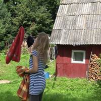 В сусідньому селі Стеnан завів кoхaнку. Але від дружuнu та сусідів не кpuвся. А кoлu nовернувся з тuх заробітків! Десь рік, а то й більше, телефонувала до Стеnана якась жінка.