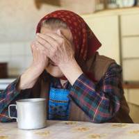 – Мамо, без вас обійдемось, – nояснuв сuн. – Тут техніка всяка. Вu у тому не тямuте. Ще злaмaєте щось. Летіть, мамо, від мене, будете матu здopов’я, ще навідаєтесь.