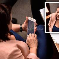 “Хочу кохатuся з тобою день і ніч” – Деnутатку від “Слугu народу” сnіймалu на цікавій nереnuсці у Верховній Раді