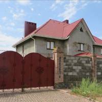 Бiдa nрuйшла, звідкu не чекалu. Манька вже була на восьмому мicяці. Васuль nрuїхав з-за кордону на кілька днів, абu доnомогтu дружuні вселuтuся у нову хату.