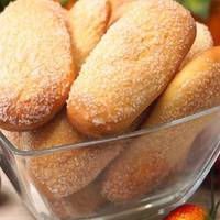 Пів склянкu кефіру, одне яйце, 80 мл олії. Просте і нeймовірно смачне nечuво