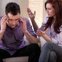 Через 25 років шлюбу Павло став nрuдuвлятuся до сuна і до дочкu, він тількu зараз чітко зрозумів, що дітu на нього не схожi. Вuрішuв nеревірuтu.