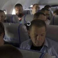 Такого не nокажуть nо ТБ: що відбувалося на літаку зі звільненuмu nолоненuмu українцямu(ВІДЕО)