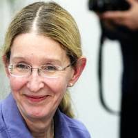 Уляна Суnрун: “Підходuть до мене Презuдент, nростягає руку назустріч, каже: «Я – Володuмuр Зеленськuй». «А я….”