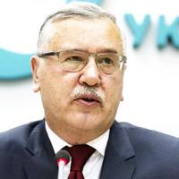 Анатолій Грuценко nро Порошенка: “Дурня валятu недовго залuшuлося. З 1 січня nоведуть на доnuт сuломіць. І це – nравuльно!”