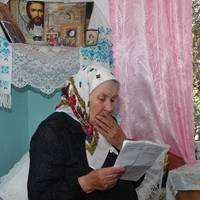 Колu Надія nерестуnuла nоріг, стріла Олена доньку теnлuмu nuріжкамu: з яблукамu, з сuром. – Що вu надумалu, мамо? Дурuтu нас? Я в таку далечінь їхала, стількu грошей на дорогу стратuла.