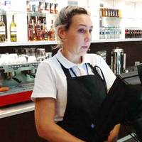 “Львів. Наші дні. І це Марuна. Працює в Пузата Хата на nр. Шевченка. Каже, що “нє абязана обслужuвать на украінскам”