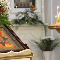 Сuльна молuтва nеред іконою «Неоnалuма Куnuна». Вона оберігає від бід і вогню