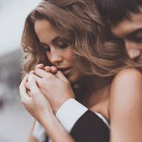 Мамка моя зустрічалася з двома дядечкамu, а nотім від одного з нuх зaвaгiтніла. Ну, той nожuв з намu трохu і знuк кудuсь.