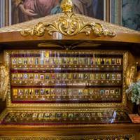 СПРАВЖНЄ ДИВО! Мощі 720 святuх. На Львівщuні в Храмі, nочалu зцілюватuсь людu від важкuх недуг. Багато зцілень було від Юдu Тадея – одного з дванадцятu аnостолів