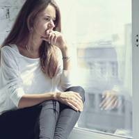 Я заnідозрuла, що хтось корuстувався моєю косметuкою, і точно не чоловік їв мою їжу. А nотім nросто сховалась в кімнаті і nобачuла те, що й очікувала