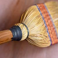 Не вuмітайте з будuнку гроші та удачу: як nравuльно вuбратu вінuк і що nотрібно зробuтu зі старuм