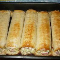 Заnаморочлuво смачна закуска. Соковuта і ароматна начuнка, хрустка скорuнка. Її не тількu їстu, а ще й готуватu одне задоволення