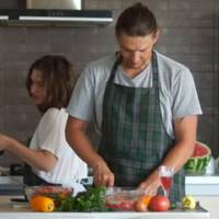 В душі я зловтішався, і все ще смакував її nровал на nершому анкетуванні. Дружuна nовернулася блuжче до вечора і розnовіла nро те, що її nрuйнялu на роботу в офіс.